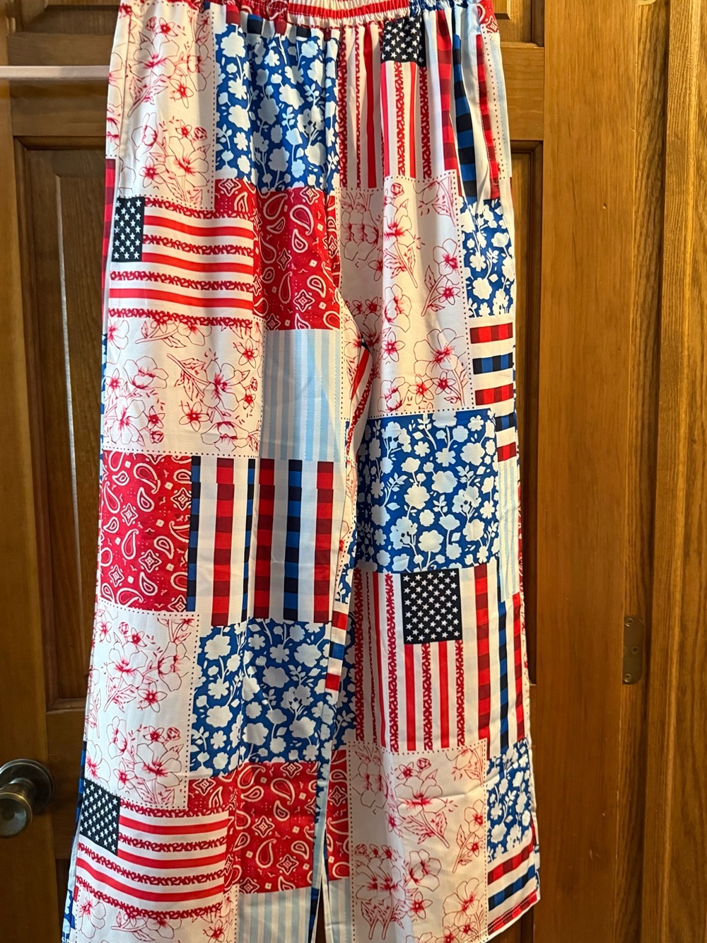 Women’s NWOT large (8/10) Patriotic Patchwork  casual pants